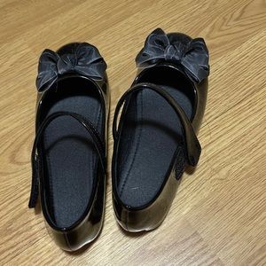 KIDS GIRLS BLACK BALLET SHOES WITH BOW AND VELCRO STRAP!